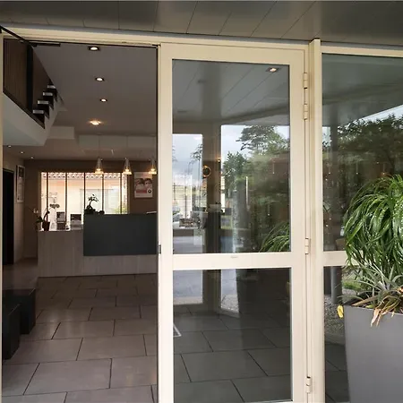 Ogle Caussea Szálloda *