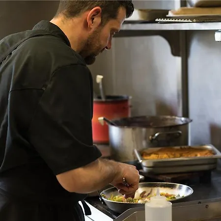 Отель Ogcastres Le Caussa Кастр