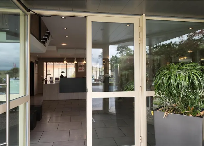 Ogle Caussea Hotel *